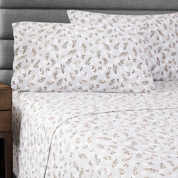 Other - Portuguese Flannel 4-Piece Sheet Set